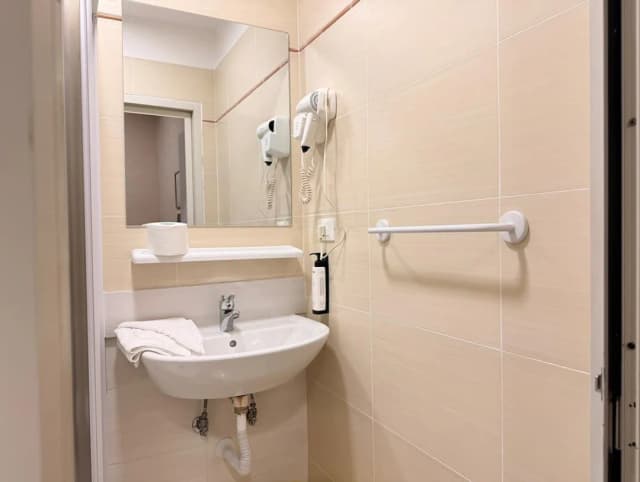 康科德飯店-三人房-8