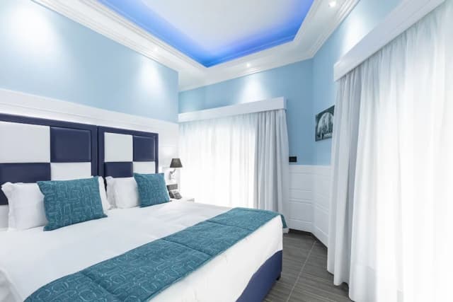 THE ONE Boutique Hotel & SPA Rome-Luxury Triple Room, City View, Corner-4