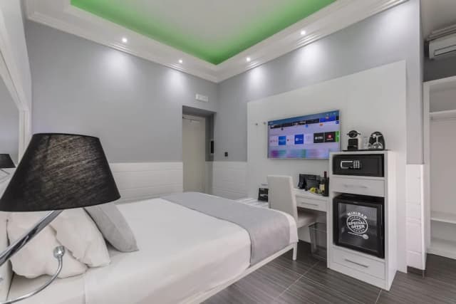 THE ONE Boutique Hotel & SPA Rome-Deluxe Double Room, City View-6