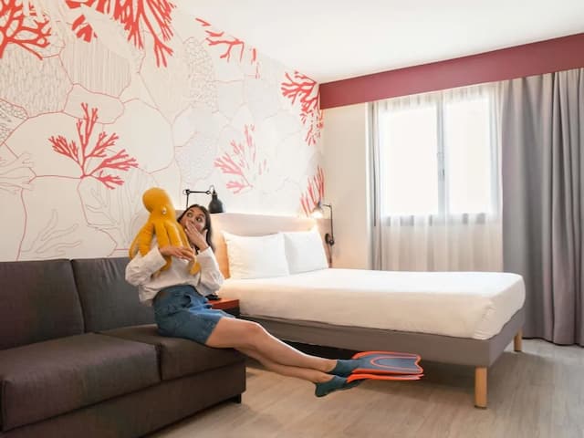 ibis Styles Barcelona City Bogatell-Family Room, 1 Queen Bed with Sofa bed-5