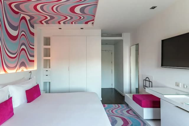 룸 메이트 칼라, 바르셀로나-더블룸-5