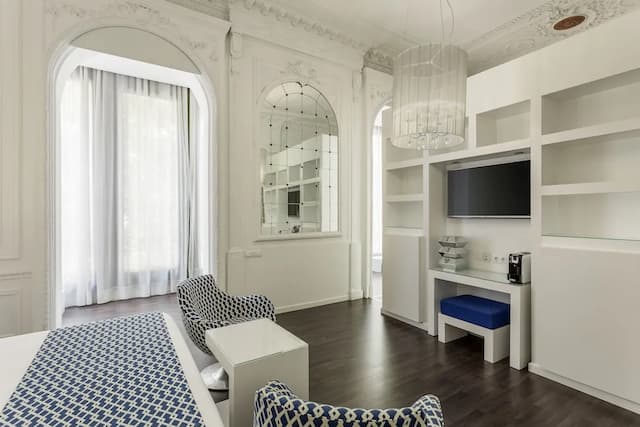 룸 메이트 칼라, 바르셀로나-스위트-6