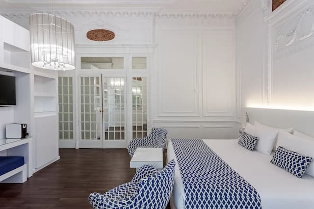 룸 메이트 칼라, 바르셀로나-스위트-2