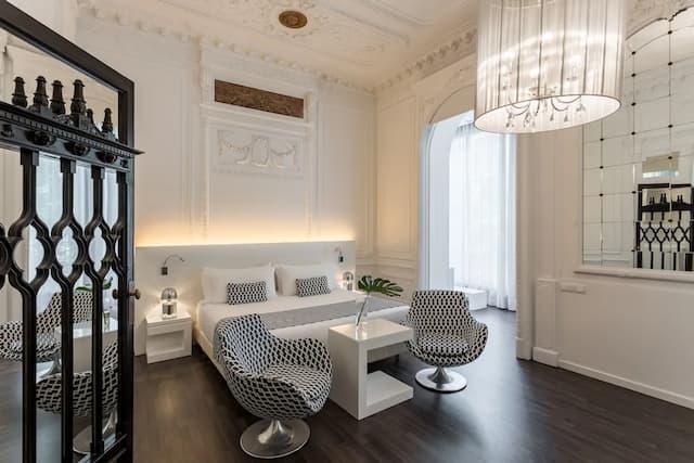 룸 메이트 칼라, 바르셀로나-스위트-1