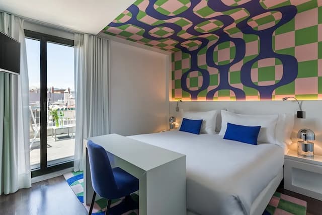 룸 메이트 칼라, 바르셀로나-이그제큐티브룸, 테라스-5