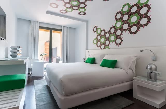 룸 메이트 칼라, 바르셀로나-이그제큐티브룸, 테라스-2