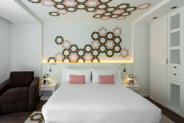 룸 메이트 칼라, 바르셀로나-이그제큐티브룸, 파티오-3