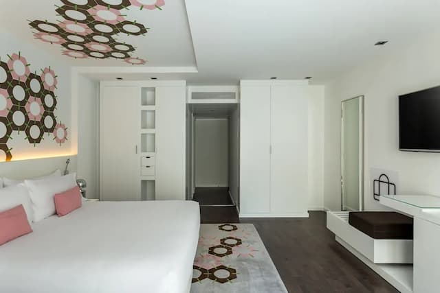 룸 메이트 칼라, 바르셀로나-이그제큐티브룸, 파티오-4