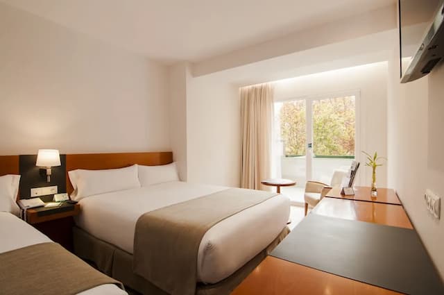 Senator Barajas Hotel-Family Room-6