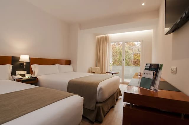 Senator Barajas Hotel-Family Room-5