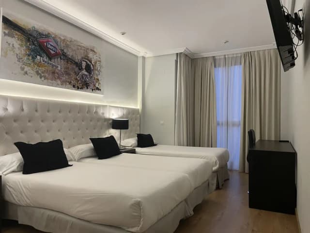 Hotel Suites Feria de Madrid-Triple Room-1