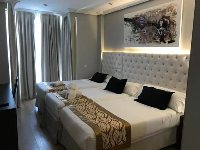 Hotel Suites Feria de Madrid-Triple Room-6