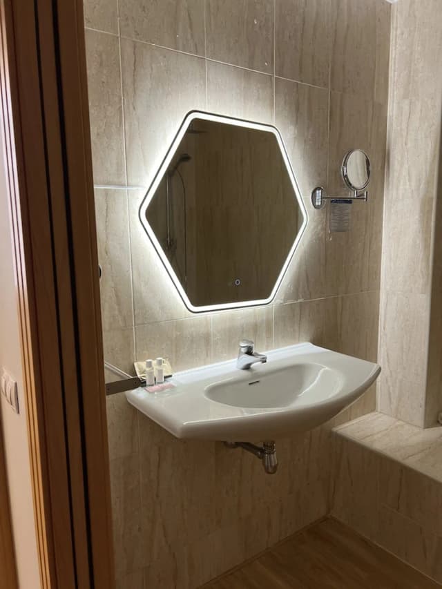 Hotel Suites Feria de Madrid-Twin Room (with extra bed)-8