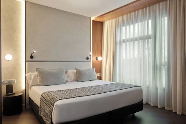 Catalonia Barcelona Plaza-Double Room Single Use (Square View)-2
