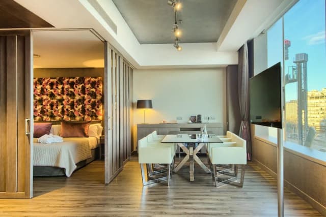 Catalonia Barcelona Plaza-Suite (Clock)-1