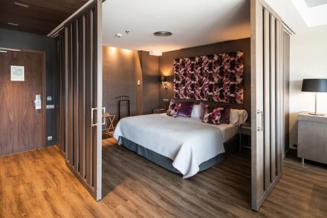 Catalonia Barcelona Plaza-Suite (Clock)-3