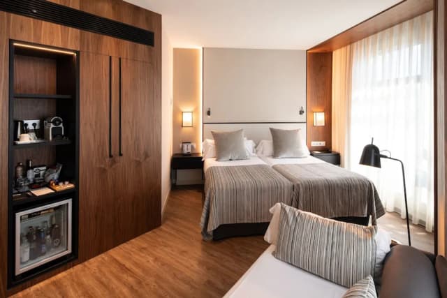 Catalonia Barcelona Plaza-Premium Triple Room (2 adults + 1 children)-1