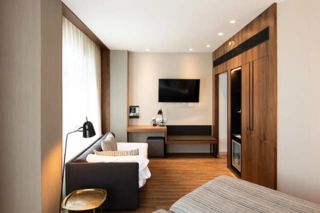Catalonia Barcelona Plaza-Premium Triple Room (2 adults + 1 children)-3