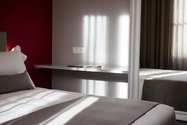 芙拉米酒店-高級雙人或雙床房-2