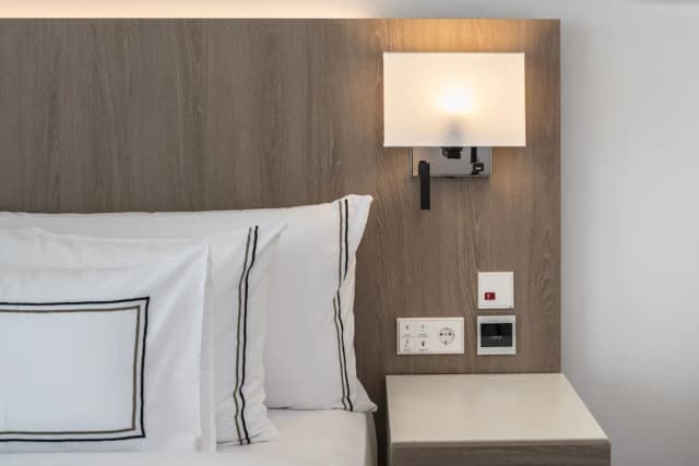 Melia Frankfurt City-Melia Premium Room with Skyline View-3