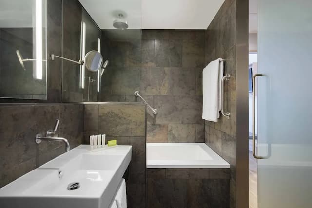 巴塞隆納艾美飯店-尊榮客房, 1 張特大雙人床-7