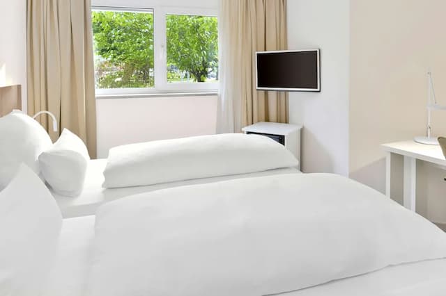 NH Fürth Nürnberg-套房 (Extra Bed 2 adults + 2 children)-4