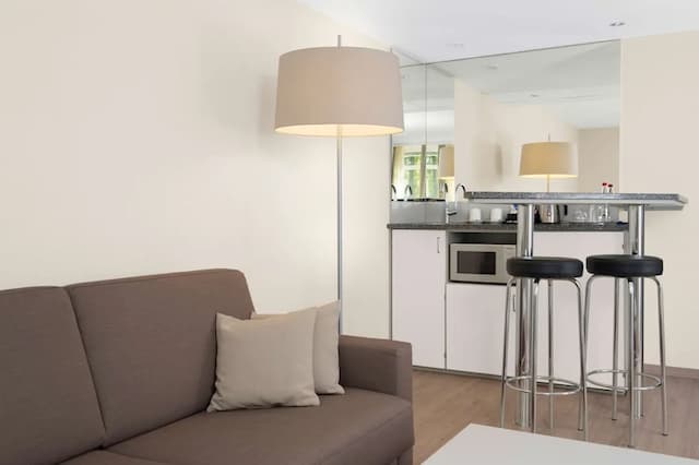 NH Fürth Nürnberg-套房 (Extra Bed 3 adults)-9