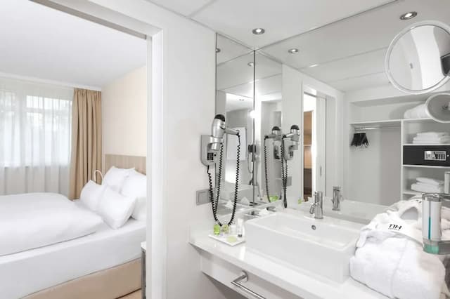 NH Fürth Nürnberg-套房 (View, Extra Bed 2 Ad + 2 Ch)-7