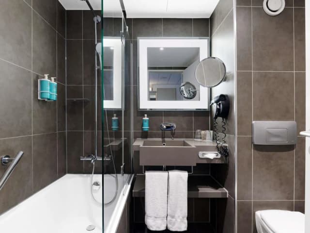 柏林 MITTE 諾富特飯店-高級雙人房, 1 張標準雙人床和 1 張沙發床-3