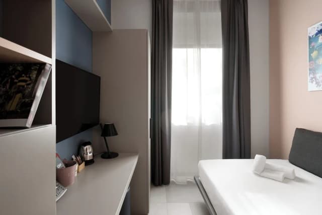 21 하우스 오브 스토리스 치타 스투디-Creator - Queen Size Bed-1