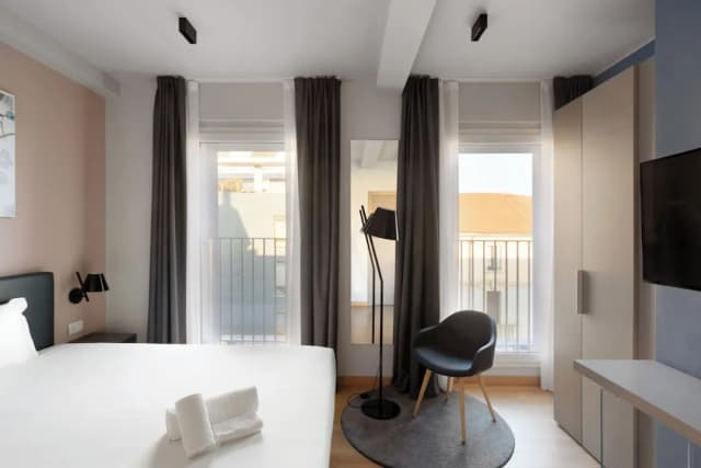 21 하우스 오브 스토리스 치타 스투디-Creator - King Size bed-1