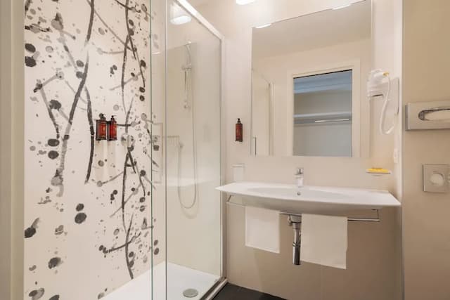 歐美宮殿飯店-標準三人房-5