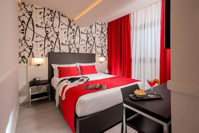 歐美宮殿飯店-豪華雙人房單人入住-1