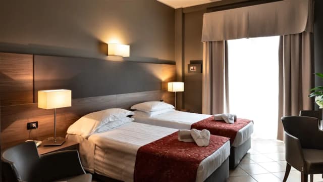 太陽花飯店-標準雙床房-1