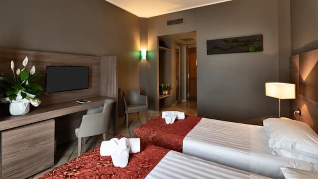 太陽花飯店-標準雙床房-2