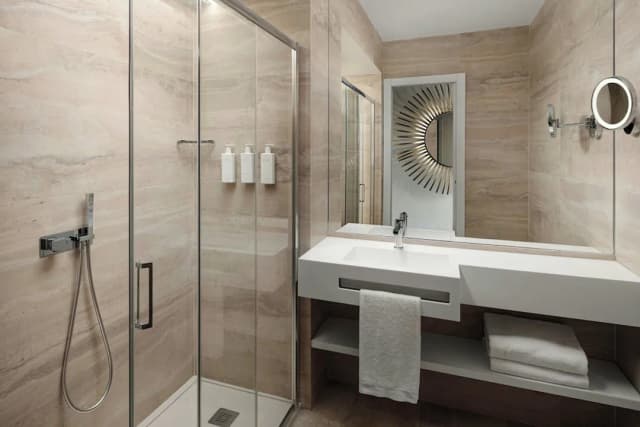 布里斯托席納貝爾尼尼飯店 - 傲途格精選-豪華客房, 1 張特大雙人床, 城市景觀-6