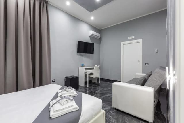 팔라스 나폴리-클래식 더블룸-5