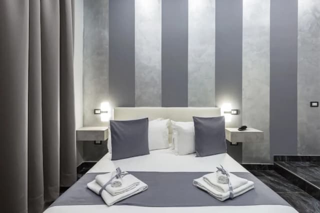 팔라스 나폴리-클래식 더블룸-8