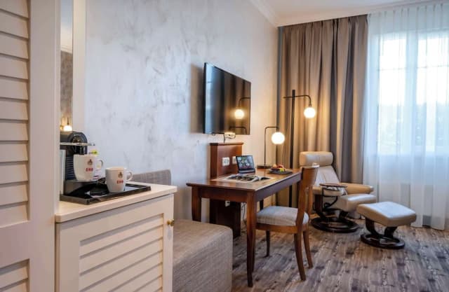 Best Western Plus Hotel Erb-Deluxe Room, 1 King Bed-6