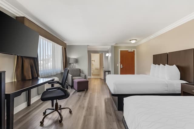 貝斯特韋斯特普拉斯洛杉磯米德頓飯店-標準客房, 2 張加大雙人床, 冰箱和微波爐, 邊間-3