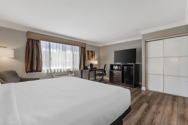 貝斯特韋斯特普拉斯洛杉磯米德頓飯店-標準客房, 1 張特大雙人床, 無障礙, 浴缸-6