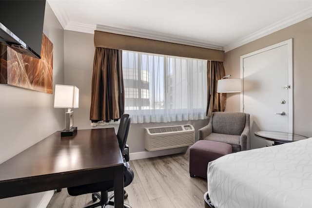 貝斯特韋斯特普拉斯洛杉磯米德頓飯店-標準客房, 2 張加大雙人床, 非吸煙房, 冰箱和微波爐-2