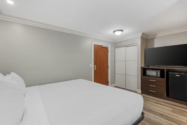 貝斯特韋斯特普拉斯洛杉磯米德頓飯店-標準客房, 1 張特大雙人床, 無障礙, 非吸煙房-5