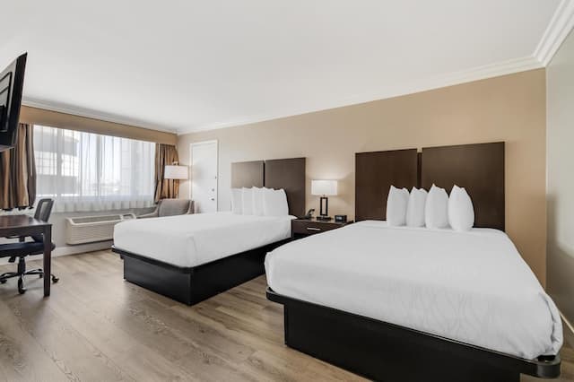 貝斯特韋斯特普拉斯洛杉磯米德頓飯店-標準客房, 2 張加大雙人床, 非吸煙房, 冰箱和微波爐-1