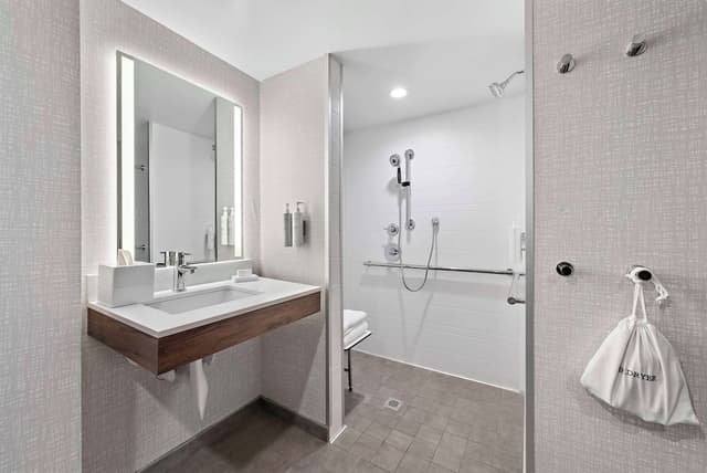 加利福尼亞洛杉磯機場歡朋飯店-客房, 1 張特大雙人床, 無障礙 (Hearing)-4