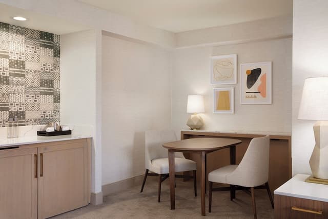 Hilton Santa Monica Hotel & Suites-Room, 1 King Bed, City View-7