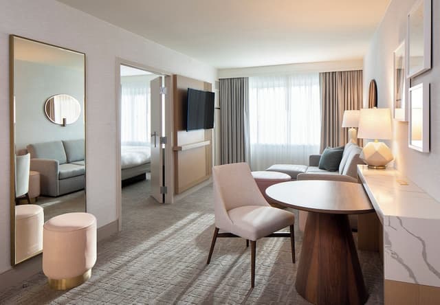 Hilton Santa Monica Hotel & Suites-Suite, 1 Bedroom (1 King Bed)-10