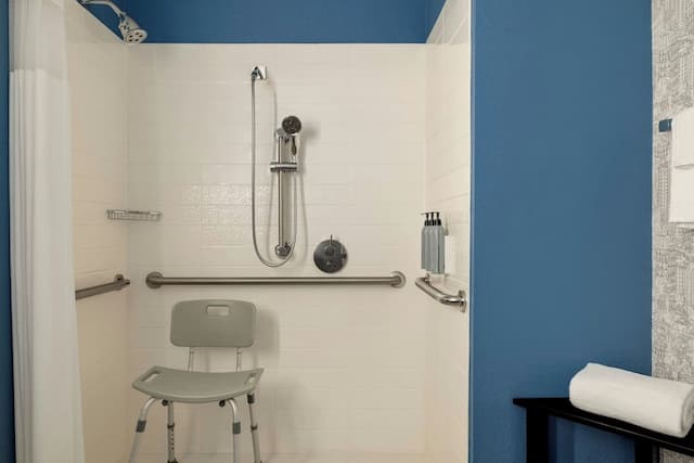 コートヤード・サンフランシスコ・ユニオンスクエア-ルーム キングベッド 1 台 (Mobility/Hearing Access, Roll-in Shwr)-7