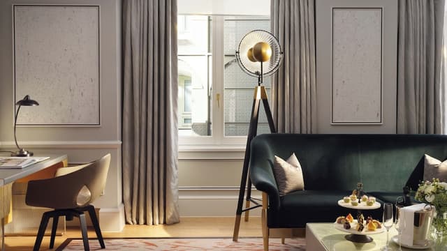 Mandarin Oriental Hyde Park, London-Mandarin, Junior Suite, 1 King Bed-7