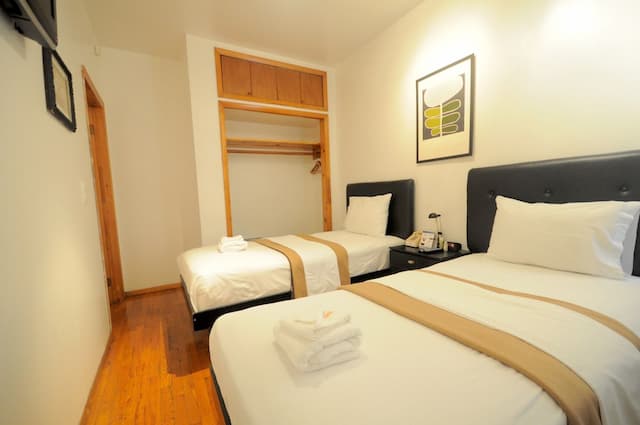 오프 소호 스위트 호텔-Shared Bathroom Economy Suite-3